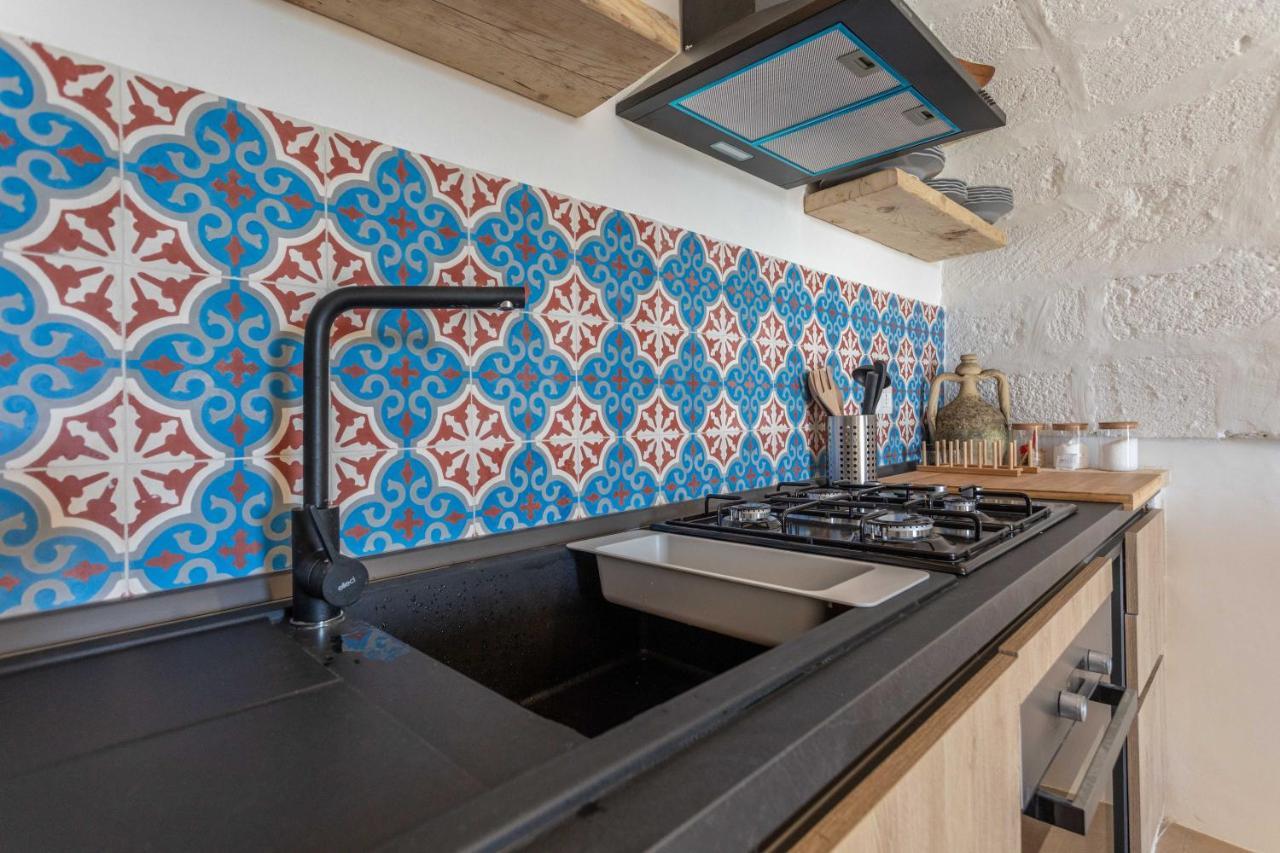 Dimora La Pinta '700 Apartment กัลลีโปลี ภายนอก รูปภาพ